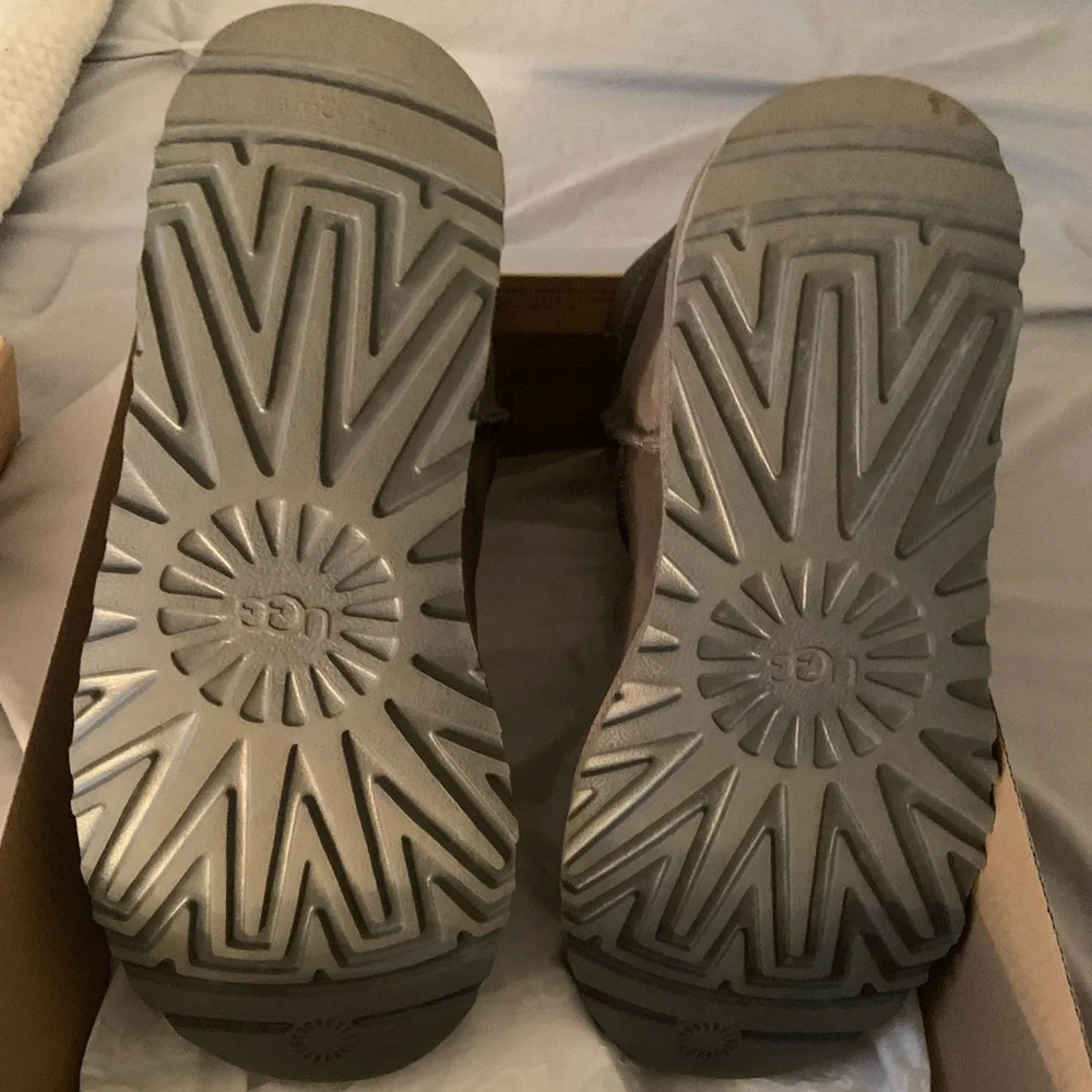 gray ugg mini - Picture 4 of 7